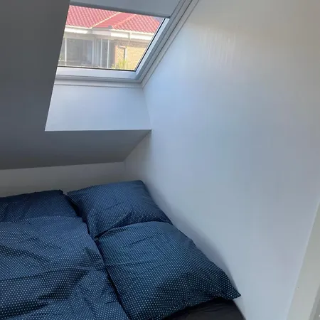 Apartment An Overlooking The Harbor Fjord